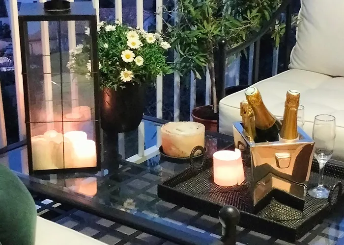 Le Fortuny - 3 Suites, 2 Apparts, 1 - Proche Tram Ligne Aeroport Et Parking Gratuit Nocleg ze śniadaniem